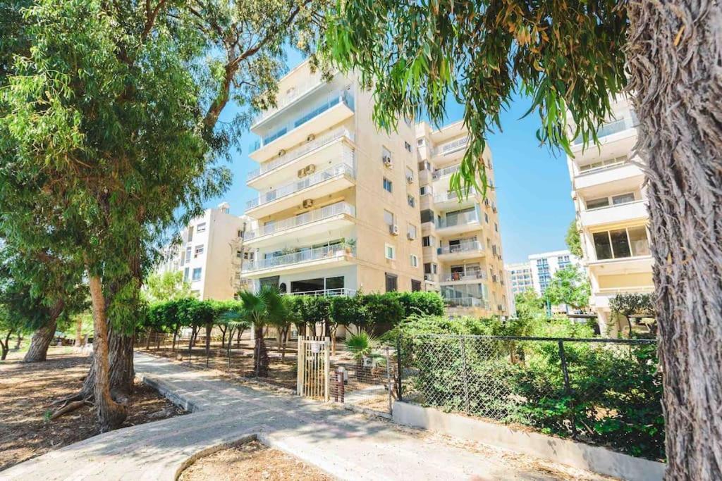Апартаменты Myria Court Лимасол Экстерьер фото